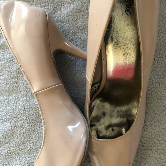 Heel bundle with freebie pairSOLD - Picture 5 of 12